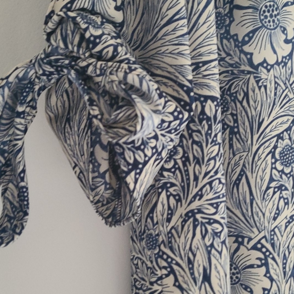 Dress - Picture 2 of 4